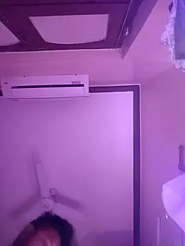 Snapshot of horniestboi chatting on March 4, 9:22 pm horniestboi online show from March 4, 9:22 pm