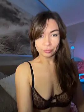 Mary Kiitty online show from April 9, 11:05 am