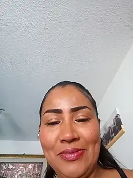 Ariana Rodriguez online show from November 29, 1:00 pm