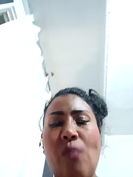 Ariana Rodriguez online show from November 15, 12:25 am