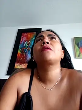 Ariana Rodriguez online show from October 29, 3:00 pm