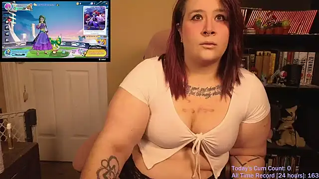 Snapshot of VioletNova chatting on February 17, 3:09 pm VioletNova online show from February 17, 3:09 pm