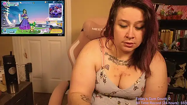 Snapshot of VioletNova chatting on February 24, 2:07 pm VioletNova online show from February 24, 2:07 pm