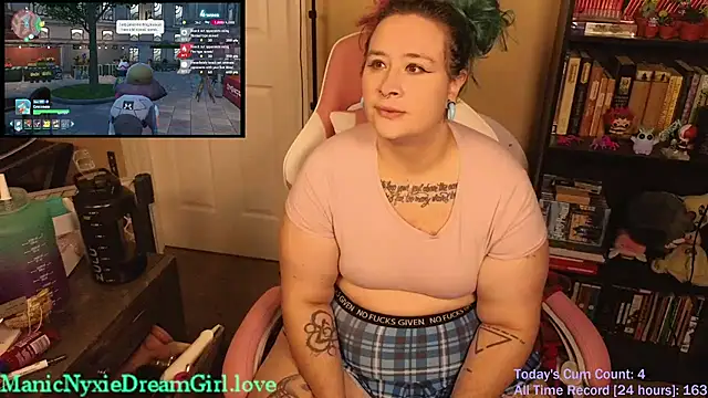 Snapshot of VioletNova chatting on October 29, 1:10 pm VioletNova online show from October 29, 1:10 pm