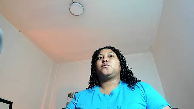 Snapshot of Ayliinn_ chatting on November 25, 2:45 am Ayliinn online show from November 25, 2:45 am