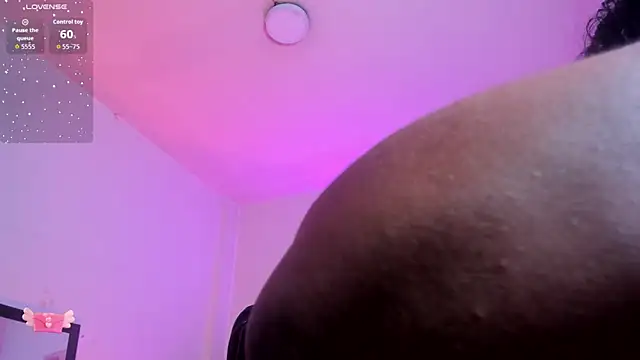 Snapshot of Ayliinn_ chatting on November 20, 5:30 am Ayliinn online show from November 20, 5:30 am