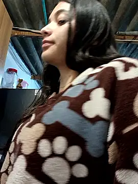 Snapshot of Valen_Person chatting on October 4, 9:33 am Valen Person online show from October 4, 9:33 am