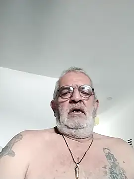 Snapshot of coolbrady17 chatting on September 13, 4:45 am coolbrady17 online show from September 13, 4:45 am