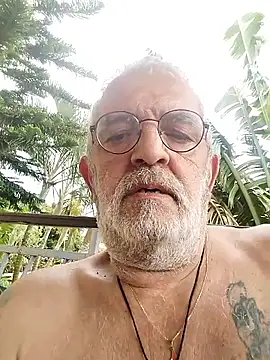 Snapshot of coolbrady17 chatting on September 21, 5:45 am coolbrady17 online show from September 21, 5:45 am