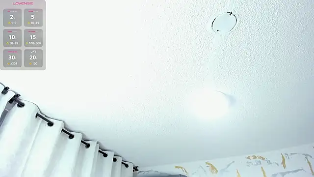 Snapshot of Cristal_Velle chatting on December 14, 12:22 pm Cristal Velle online show from December 14, 12:22 pm