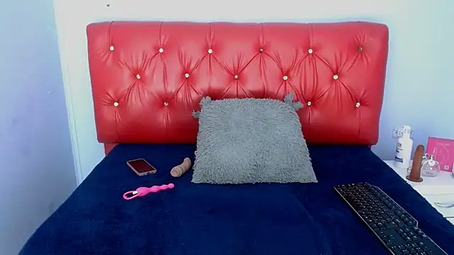 Snapshot of Madyyfox chatting on November 15, 5:06 pm Madyyfox online show from November 15, 5:06 pm