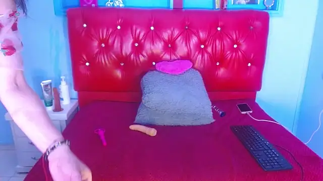 Snapshot of Madyyfox chatting on September 19, 5:28 pm Madyyfox online show from September 19, 5:28 pm