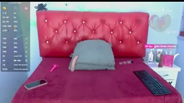 Snapshot of Madyyfox chatting on October 24, 7:13 pm Madyyfox online show from October 24, 7:13 pm