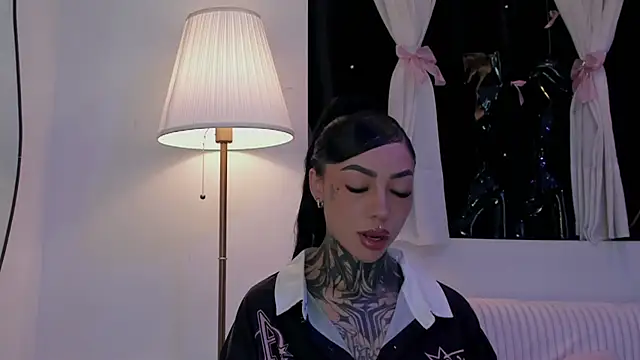 Snapshot of Dani_Valen chatting on December 16, 12:48 am Dani Valen online show from December 16, 12:48 am