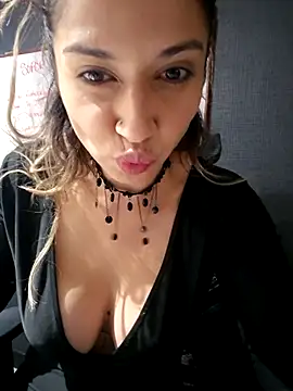 Isabella Varella online show from October 31, 12:35 pm