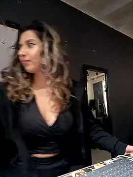 Isabella Varella online show from October 28, 12:59 pm