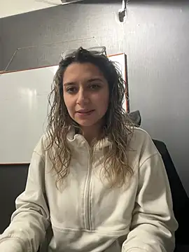 Isabella Varella online show from February 10, 12:37 pm