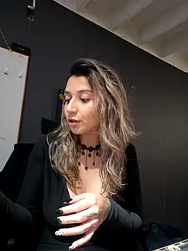 Isabella Varella online show from October 27, 1:12 pm