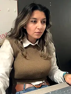 Isabella Varella online show from November 24, 5:13 pm