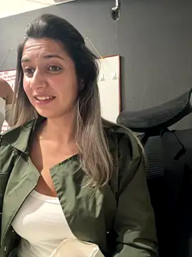 Isabella Varella online show from November 12, 1:04 pm