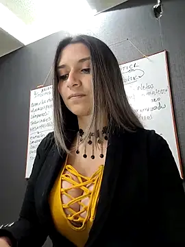 Isabella Varella online show from March 18, 12:39 pm