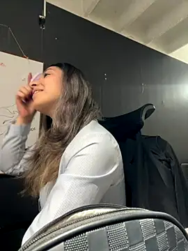 Isabella Varella online show from December 1, 12:28 pm