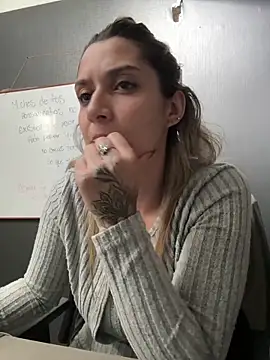 Isabella Varella online show from February 11, 12:27 pm