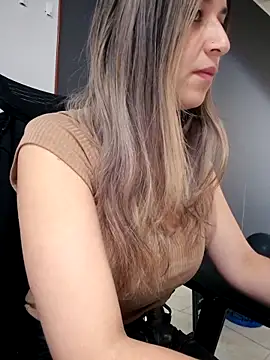 Isabella Varella online show from October 17, 1:02 pm