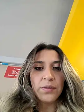 Isabella Varella online show from March 10, 1:32 pm