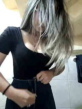 Isabella Varella online show from March 12, 4:56 pm