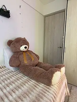 ZaraLuuv online show from April 16, 7:03 pm