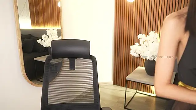 ZaraLuuv online show from October 31, 5:09 pm