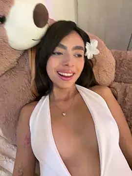 ZaraLuuv online show from April 16, 9:39 pm