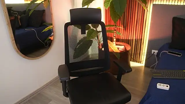 ZaraLuuv online show from October 29, 3:44 pm