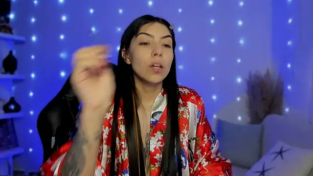 Saraa Desiree online show from December 3, 9:25 pm