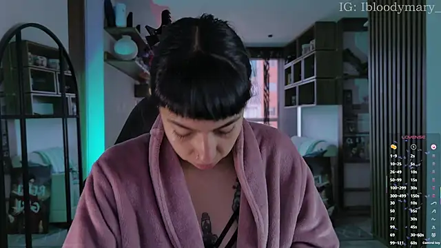 Snapshot of Saraa_Desiree chatting on June 10, 2:40 pm Saraa Desiree online show from June 10, 2:40 pm