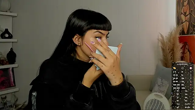 Saraa Desiree online show from September 18, 1:36 pm