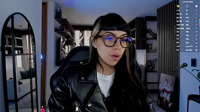 Saraa Desiree online show from March 19, 3:12 pm