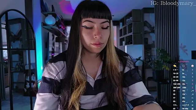 Snapshot of Saraa_Desiree chatting on May 13, 8:05 pm Saraa Desiree online show from May 13, 8:05 pm