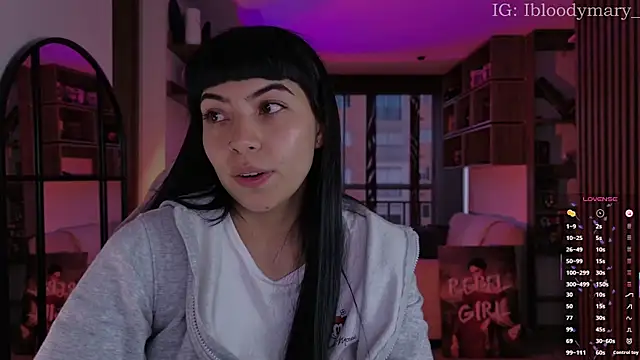 Snapshot of Saraa_Desiree chatting on June 9, 10:44 pm Saraa Desiree online show from June 9, 10:44 pm