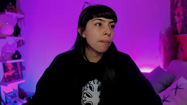 Saraa Desiree online show from October 16, 10:40 pm