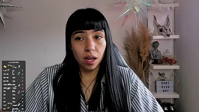 Saraa Desiree online show from March 8, 9:40 pm