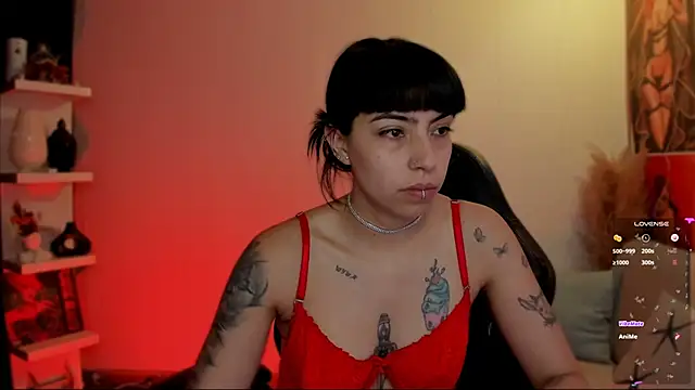 Saraa Desiree online show from November 5, 3:15 pm