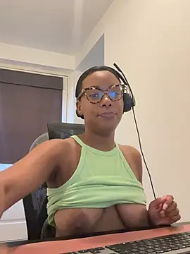 Snapshot of Melia_Rayne chatting on July 10, 10:15 am Melia Rayne online show from July 10, 10:15 am