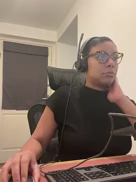 Melia Rayne online show from January 7, 11:59 am