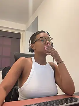 Snapshot of Melia_Rayne chatting on July 13, 10:25 am Melia Rayne online show from July 13, 10:25 am