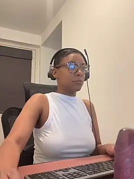 Melia Rayne online show from May 18, 9:36 am