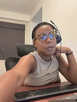 Snapshot of Melia_Rayne chatting on July 14, 10:21 am Melia Rayne online show from July 14, 10:21 am