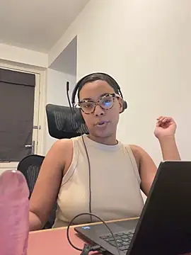 Melia Rayne online show from December 5, 11:20 am