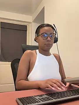 Snapshot of Melia_Rayne chatting on June 11, 9:39 am Melia Rayne online show from June 11, 9:39 am